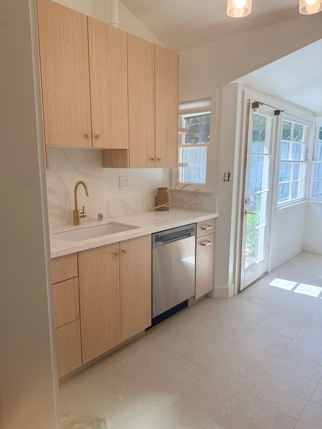 property at 11425 Cashmere St