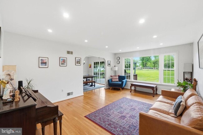 9809 Sunset Dr in Rockville, MD - Building Photo - Building Photo