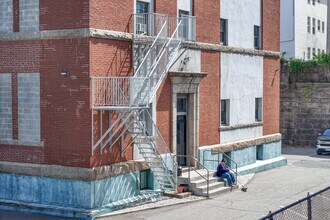 260 Fountain St in Fall River, MA - Building Photo - Building Photo