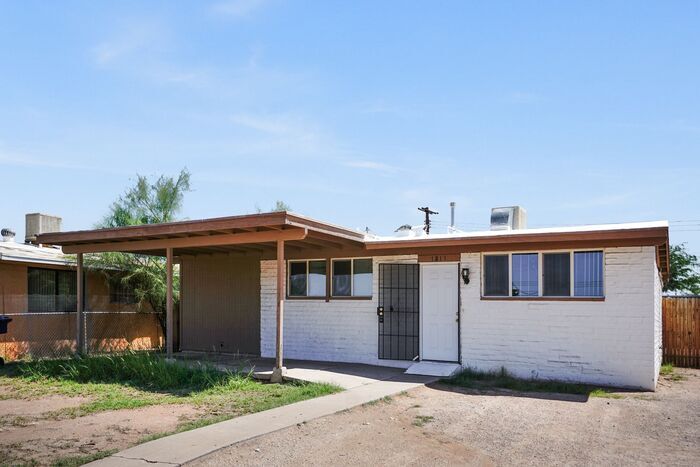 1811 S Kitt Pl in Tucson, AZ - Foto de edificio