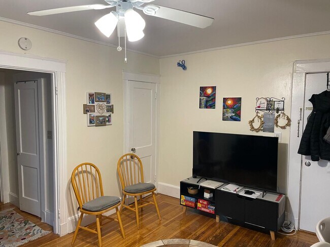 1607 Commonwealth Ave, Unit 27 in Boston, MA - Building Photo - Building Photo