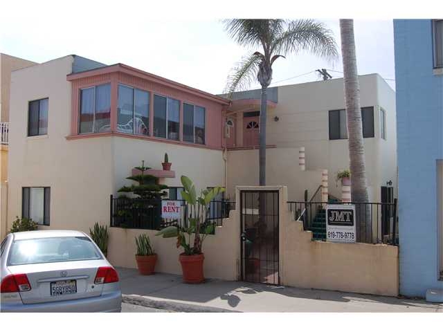 Queenstown Court in San Diego, CA - Building Photo