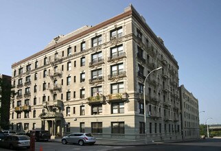 12 Pinehurst Ave in New York, NY - Foto de edificio - Building Photo