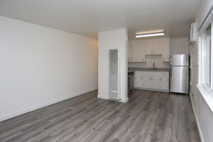 McClellan Apartments in North Highlands, CA - Foto de edificio - Interior Photo