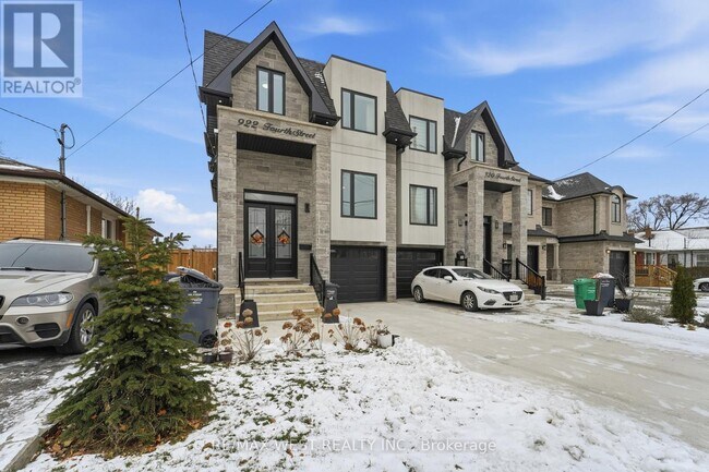 922 Fourth St in Mississauga, ON - Building Photo - Building Photo