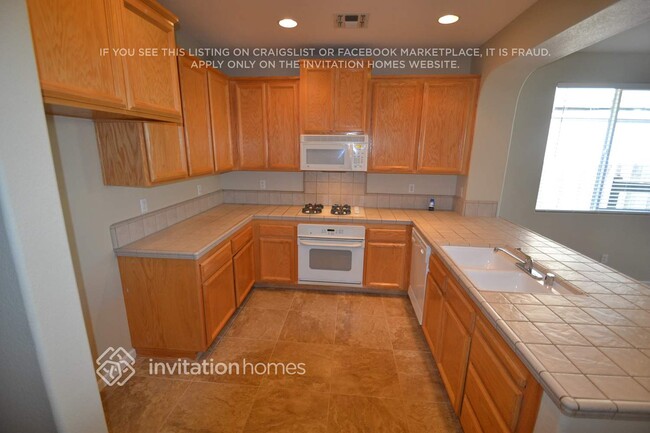 5676 Bridgecross Dr in Sacramento, CA - Building Photo - Building Photo