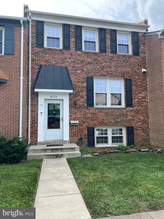 8132 Sleepy View Ln in Springfield, VA - Building Photo - Building Photo