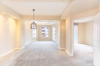 235 Market St-Unit -Unit 302 in San Diego, CA - Foto de edificio - Building Photo