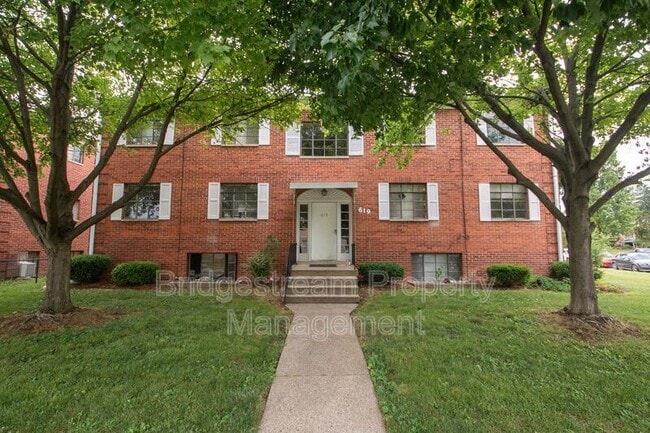 619 Gainsborough Rd in Dayton, OH - Foto de edificio - Building Photo