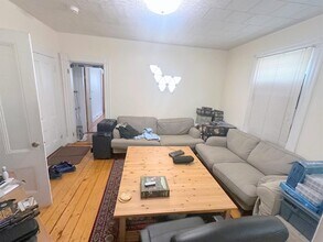 44 Elm St, Unit 2 in Somerville, MA - Building Photo - Building Photo