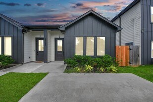 8324 Corinth St in Houston, TX - Building Photo