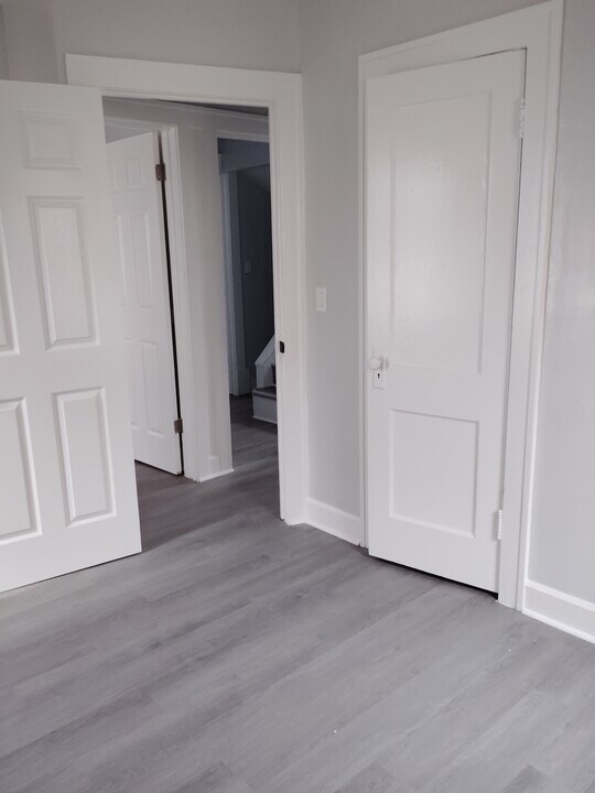 2215 Hood Ave in Cleveland, OH - Foto de edificio