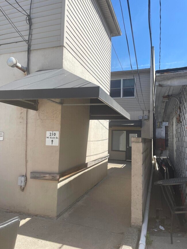 210 W 6th St in Royal Oak, MI - Building Photo - Building Photo