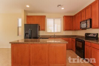 9343 W Payson Rd in Tolleson, AZ - Foto de edificio - Building Photo