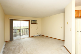 Next Level Apartments - Deer Run in Indianola, IA - Building Photo - Interior Photo