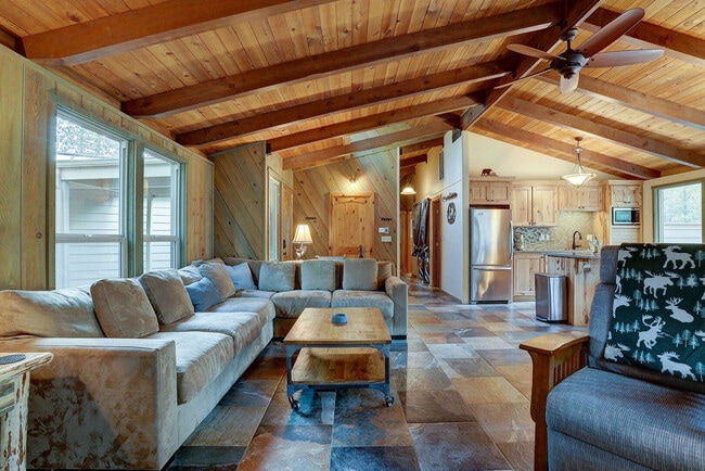 57314 Approach Ln in Sunriver, OR - Building Photo - Building Photo