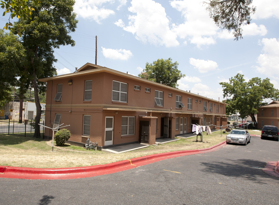 Salinas Apartments in Austin, TX - Building Photo