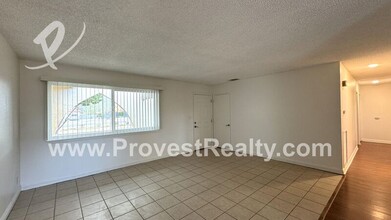 14748 Orange St in Hesperia, CA - Foto de edificio - Building Photo