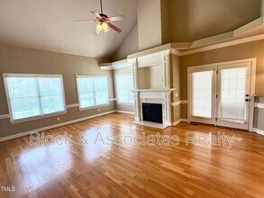 1321 Center St in Apex, NC - Building Photo - Building Photo