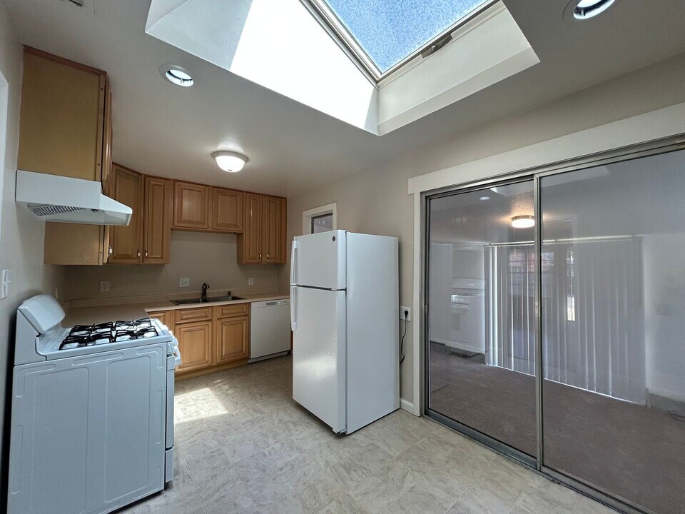 5671 El Arado Wy in Sacramento, CA - Building Photo