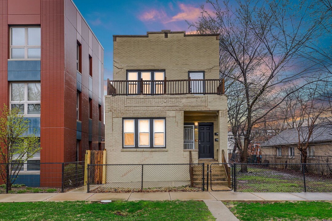 545 N Drake Ave in Chicago, IL - Building Photo