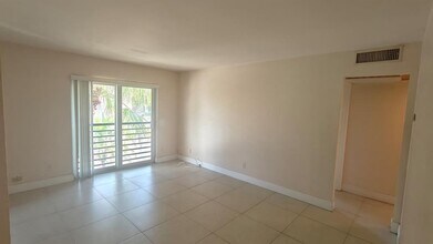 5214 NE 6th Ave, Unit G3 in Fort Lauderdale, FL - Foto de edificio - Building Photo