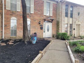 10813 Sandpiper Dr in Houston, TX - Building Photo