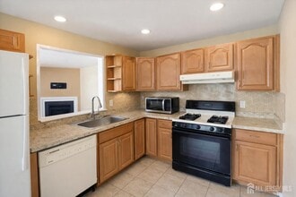 1413 Pebble Pl in Sayreville, NJ - Building Photo - Building Photo