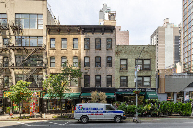 805 Avenue of the Americas in New York, NY - Building Photo - Building Photo