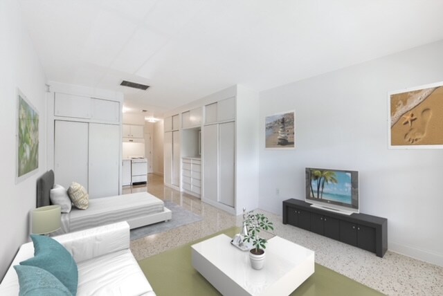 33 Salamanca Ave in Coral Gables, FL - Building Photo