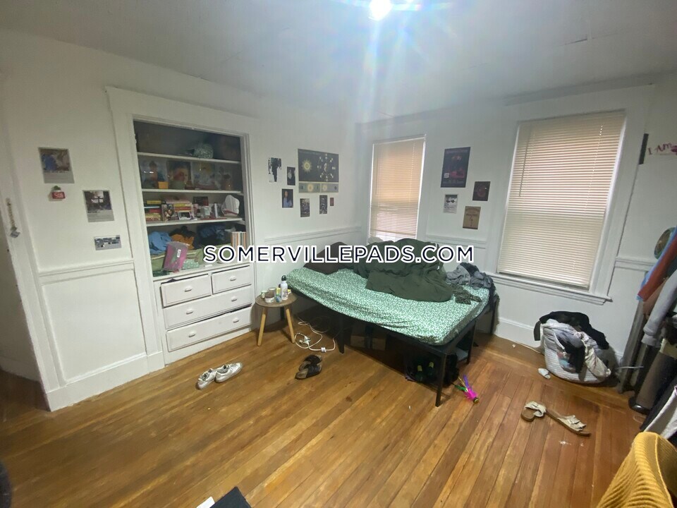 427 Medford St-Unit -1 in Somerville, MA - Foto de edificio