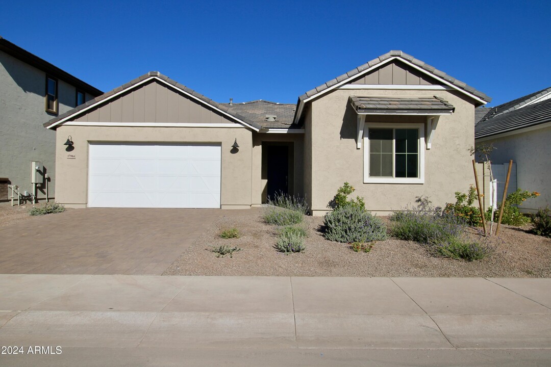 17984 W Vogel Ave in Goodyear, AZ - Building Photo