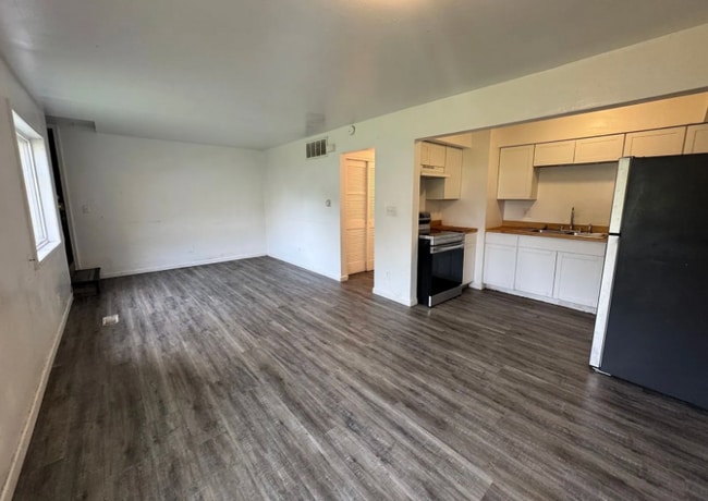 2030 Catalpa Dr. in Dayton, OH - Building Photo - Building Photo