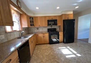 216 Hill Ave in Elmont, NY - Building Photo - Building Photo