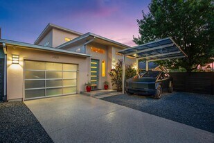 3005 E Martin Luther King Jr Blvd in Austin, TX - Building Photo