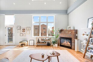 220 Roslyn St in Denver, CO - Building Photo