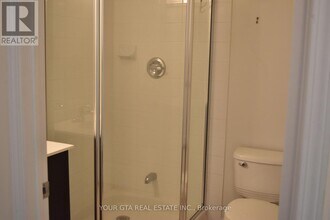 385-2385 Prince of Wales Dr in Mississauga, ON - Building Photo - Building Photo