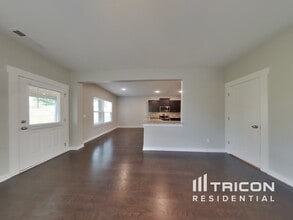 6014 Sentinel Dr in Spring Hill, TN - Foto de edificio - Building Photo