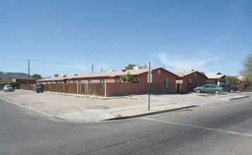 1045 S Herbert Ave in Tucson, AZ - Foto de edificio - Building Photo