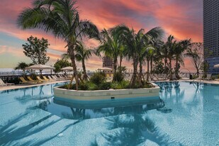 601 NE 1st Ave in Miami, FL - Building Photo