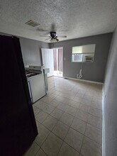 4820 Oak Ave, Unit 10 in Pasadena, TX - Building Photo - Building Photo