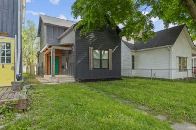 property at 1806 Woodlawn Ave