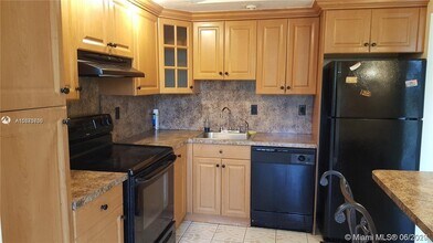 8401 W Sample Rd-Unit -11 in Coral Springs, FL - Building Photo - Building Photo