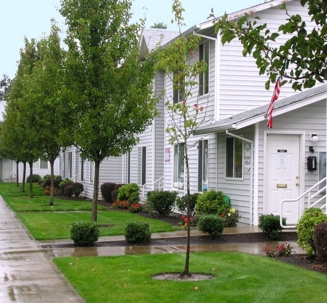 128 Bayview Way NE in Salem, OR - Building Photo