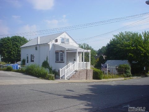 11-15 Perry St in Port Jefferson, NY - Building Photo - Building Photo