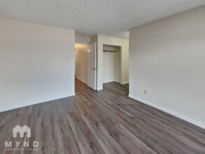 1290 Stardust St in Reno, NV - Building Photo - Building Photo