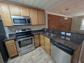 1215 Green Oaks Ln in Charlotte, NC - Building Photo - Building Photo