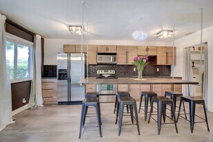 921 Orange Is in Fort Lauderdale, FL - Building Photo