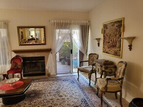 5420 Sylmar Ave, Unit 113 in Van Nuys, CA - Building Photo - Building Photo