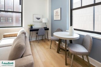 933 McGee St, Unit 2-730 in Kansas City, MO - Building Photo - Building Photo